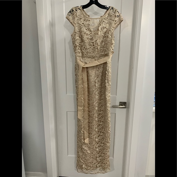 Lace Dress - Picture 2 of 5